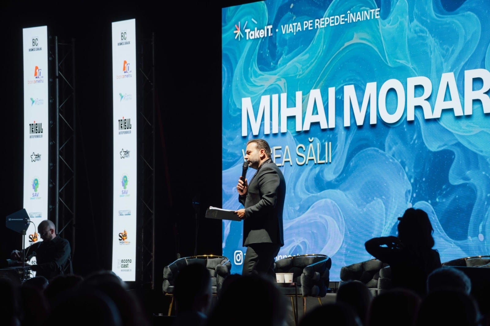 Mihai Morar pe scena evenimentului Viața pe repede-nainte